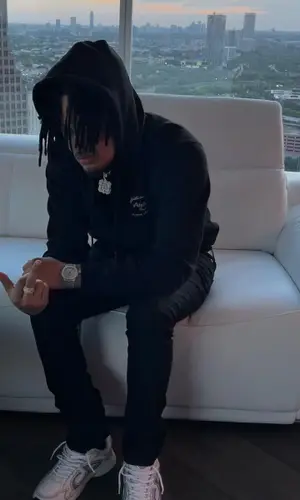 Summrs’ Outfit in Dior Hoodie, Saint Laurent Jeans & Louis Vuitton Belt (2022)