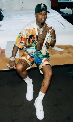Tory Lanez’s Outfit in Casablanca Shirt, Dead Homies Cap & Nike Socks (2022)
