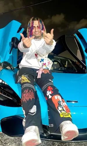 Lil Pump’s Outfit in Chrome Hearts Hoodie, Jesse Jo Stark Pants & Christian Louboutin Sneakers (2022)
