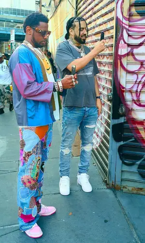 French Montana’s Outfit in Gallery Dept. T-Shirt, Amiri Jeans & Nike Sneakers (2022)