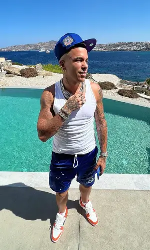 Sfera Ebbasta wearing Nike sock