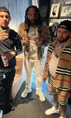 Money Man’s Outfit in Gucci Jacket, Amiri Jeans & Cartier Eyewear (2022)