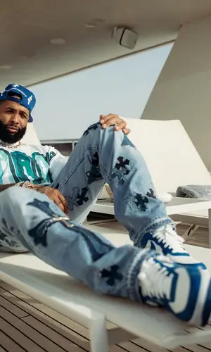 Odell Beckham Jr’s Outfit in Marni T-Shirt, Louis Vuitton Sneakers & Chrome Hearts Cap (2022)
