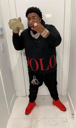Rod Wave’s Outfit in Ralph Lauren Hoodie, Amiri Jeans & Jordan Sneakers (2022)
