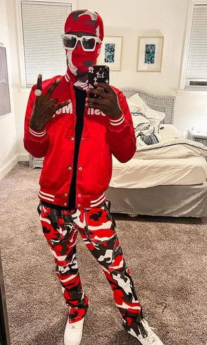 2Rare wearing StockedUp pants