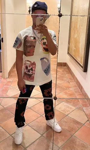 Veeze’s Outfit in Givenchy T-Shirt, Levi’s Jeans & Denim Tears (2022)