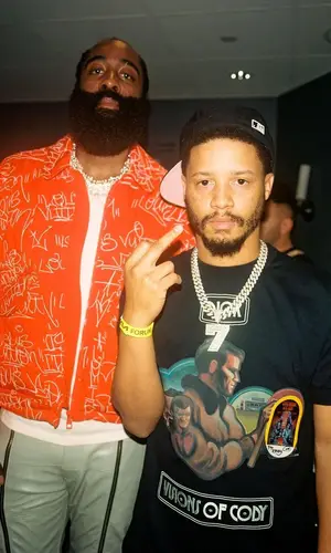 Veeze’s Outfit in Dior T-Shirt & Nike Sneakers (2022)