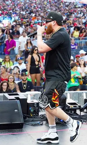 Miky Woodz wearing Jordan other