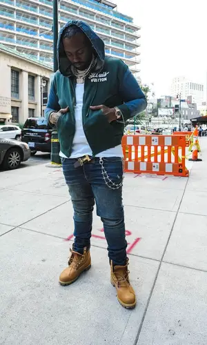 Peezy wearing Hermes belt
