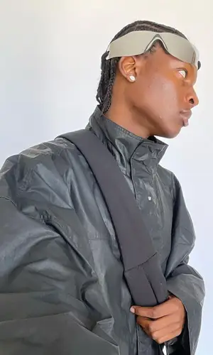 Bloody Dior’s Outfit in Yeezy Eyewear & GAP (2022)