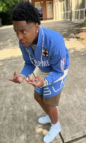 Lil Gotit’s Outfit in Supreme Hoodie, Nike Sneakers & Hanes Socks (2022)