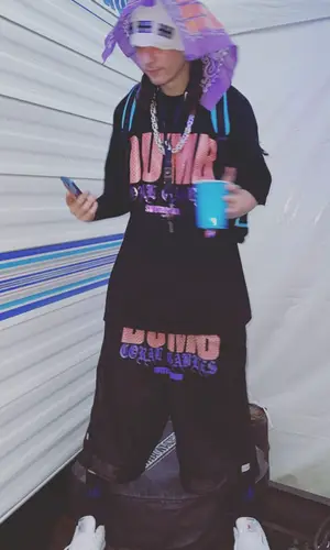 Bladee wearing Huf sock