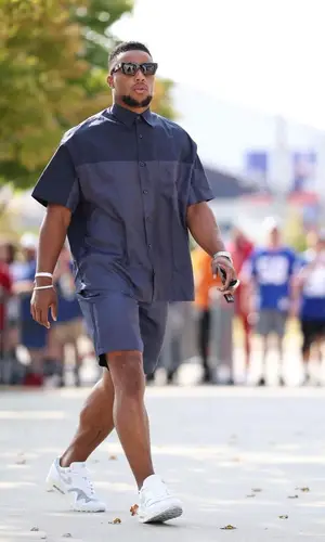 Saquon Barkley’s Outfit in Prada Shirt, Nike Sneakers & Off-White Eyewear (2022)
