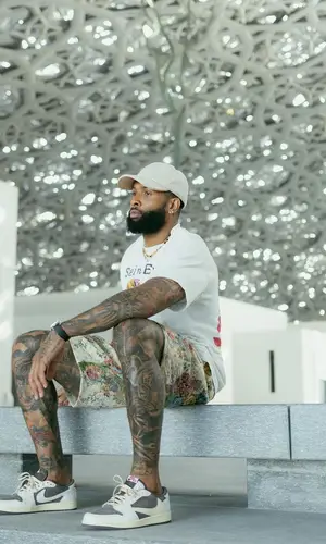 Odell Beckham Jr’s Outfit in Nike Sneakers, Louis Vuitton Cap & Travis Scott Merch (2022)