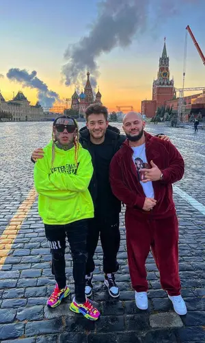 6ix9ine wearing Vetements hoody