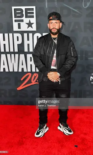 DJ Drama wearing Mitchell & Ness t-shirt