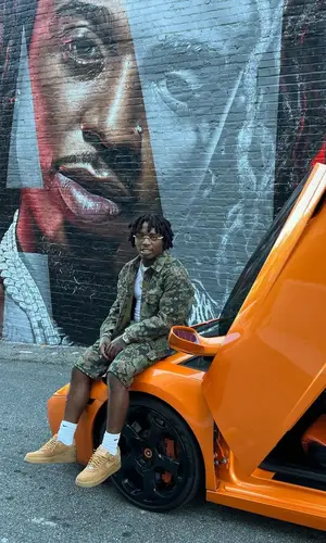 Jacquees wearing Nike sock