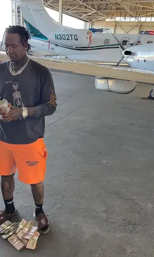 Moneybagg Yo wearing Cactus Jack sandal