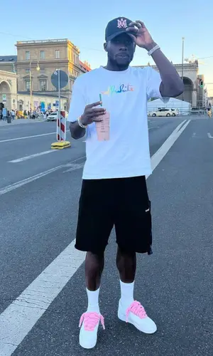 Alphonso Davies wearing Off-White t-shirt