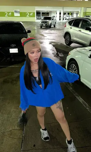 Bella Poarch wearing Gucci hat