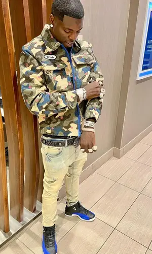 Big Boogie’s Outfit in IceCream Jacket, Jordan Sneakers & B.B. Simon Belt (2022)