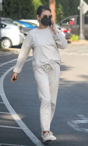 Mila Kunis wearing Splendid sweatshirt