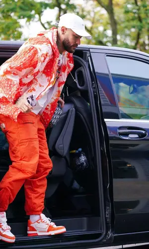 Neymar’s Outfit in Louis Vuitton Jacket, Gucci Pants & Puma Cap (2022)