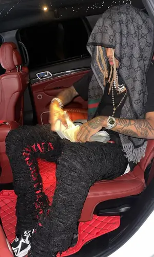 Lil Gnar wearing Gucci scarf