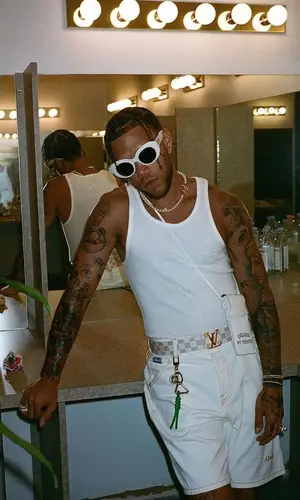 Jhay Cortez wearing Louis Vuitton belt