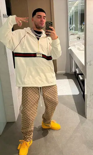 Ryan Castro wearing Nike sneakers