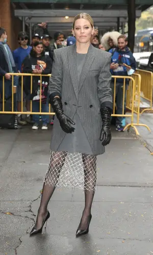Elizabeth Banks wearing Philosophy Di Lorenzo Serafini other