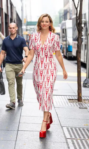 Elizabeth Banks wearing Miu Miu other