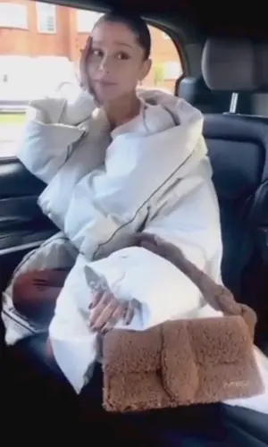 Ariana Grande’s Outfit in Maison Margiela Jacket, Girlfriend Pants & Jacquemus Bag (2022)