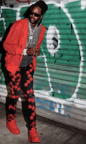 2 Chainz wearing Vlone t-shirt