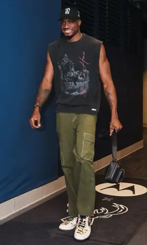 Thanasis Antetokounmpo’s Outfit in Back of House T-Shirt, Nike Sneakers & From a Penny Cap (2022)