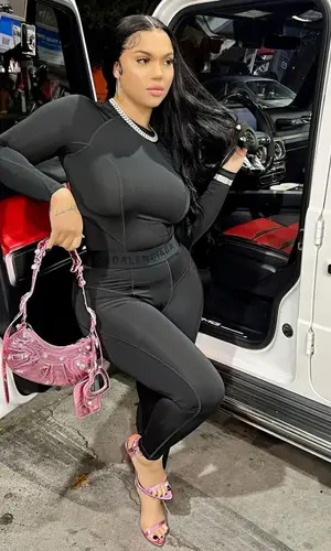 Renni Rucci wearing Tom Ford sandal
