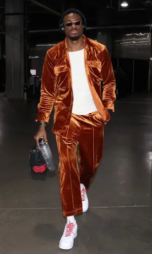 Thanasis Antetokounmpo’s Outfit in Supreme Sneakers, NBA Bag & Nike (2022)