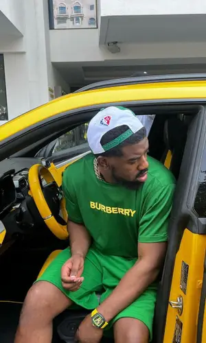 Tion Wayne’s Outfit in Burberry Shorts & New Era Cap (2022)