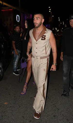 Manuel Turizo’s Outfit in Struct Jacket & Nike Sneakers (2022)