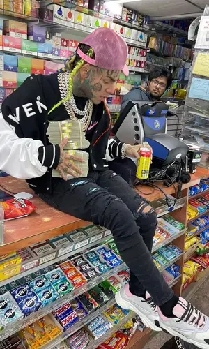6ix9ine’s Outfit in Givenchy Jacket, Amiri Jeans & Dior Sneakers (2022)