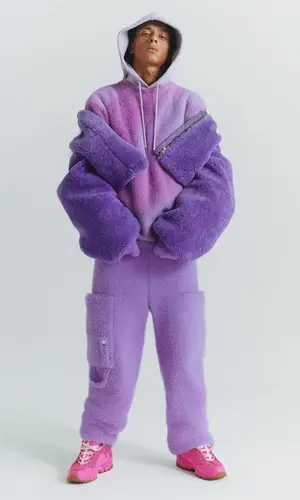 Central Cee wearing Jacquemus glov