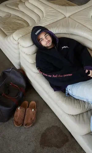 24kGoldn’s Outfit in Vetements Hoodie, Saint Laurent Bag & Visvim Sandals (2022)