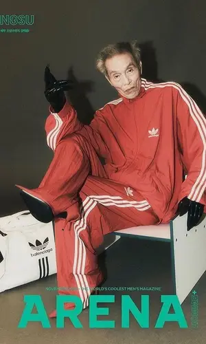 Oh Young-Soo wearing Adidas bag