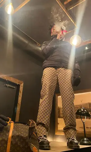 Killval wearing Louis Vuitton bag