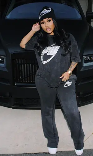 TheRealKyleSister wearing Filthy Wealth t-shirt
