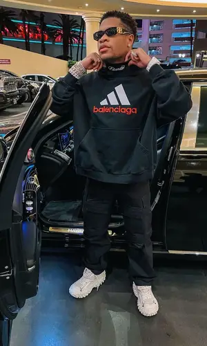 Devin Haney wearing Elliot Eliantte sweatshirt