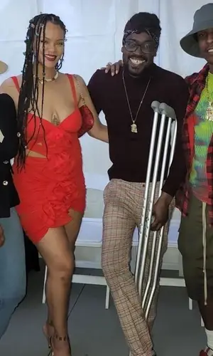 Rihanna wearing Gucci bag