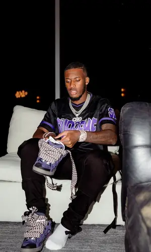 Callum Hudson-Odoi wearing Supreme jersey