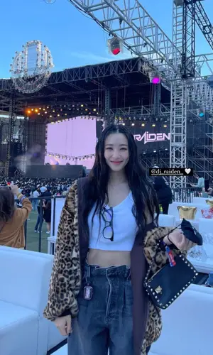 Tiffany Young wearing Agolde jeans
