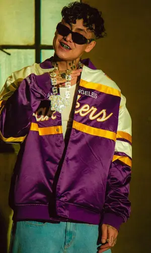 El Aleman wearing Mitchell & Ness jacket